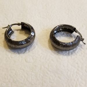 VicenzaSilver Sterling Diamond Cut 1" Hoop Earrings Black